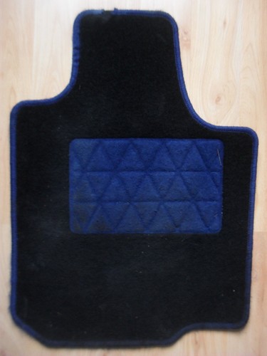 Car mats with blue - , edging